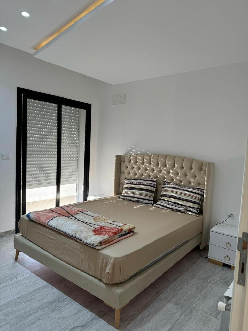 Dhekra R2 Tunis
